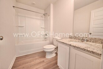 4664 Honor Guard Wy in Crestview, FL - Building Photo - Building Photo