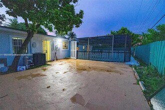 15735 NW 28th Pl in Opa Locka, FL - Foto de edificio - Building Photo