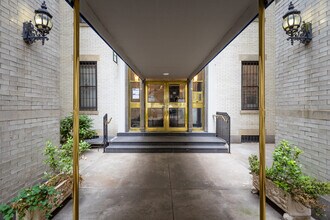 504 W 111th St in New York, NY - Building Photo - Building Photo