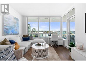 118 Carrie Cates Crt in North Vancouver, BC - Building Photo - Building Photo