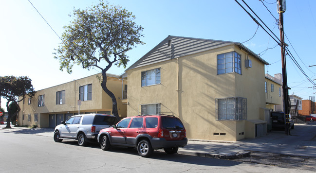 2847 E 7th St in Long Beach, CA - Foto de edificio - Building Photo