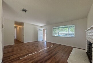 40591 166th St E in Lancaster, CA - Foto de edificio - Building Photo