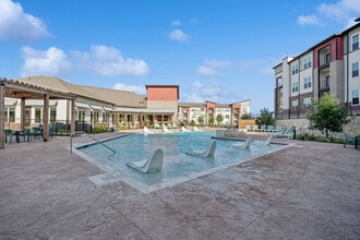 Ascend at Pioneer Hill in Austin, TX - Foto de edificio - Building Photo