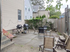 83 Yorktown St, Unit 2 in Somerville, MA - Building Photo - Building Photo