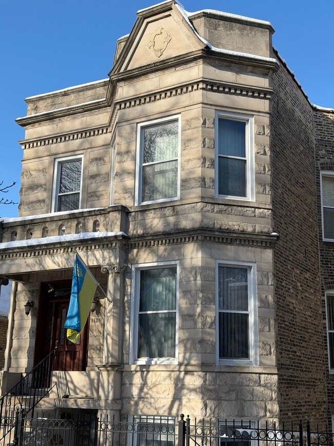 property at 2624 W Walton St