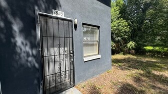 2825 Moncrief Rd in Jacksonville, FL - Building Photo