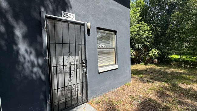 property at 2825 Moncrief Rd