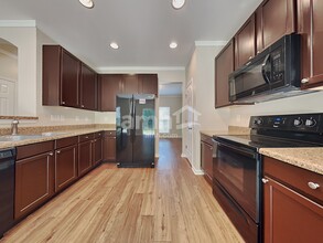7492 Hawks Cir in Hanahan, SC - Building Photo - Building Photo