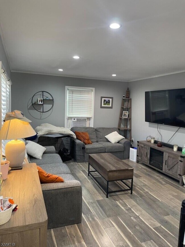 16 Brookside Ave in Pequannock Township, NJ - Building Photo - Building Photo