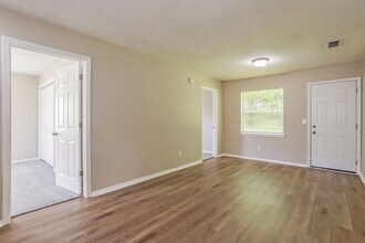 7510 John F Kennedy Dr W in Jacksonville, FL - Building Photo - Building Photo