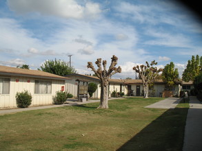 L Street Manor in Bakersfield, CA - Building Photo - Building Photo