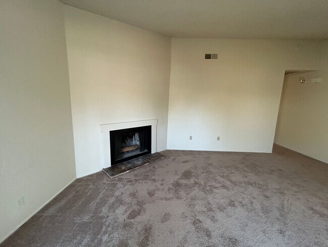 8915 La Haya Way in Elk Grove, CA - Building Photo - Building Photo