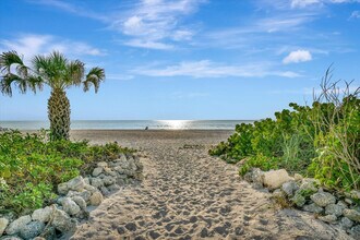 6426 Gulf Dr in Holmes Beach, FL - Building Photo - Building Photo