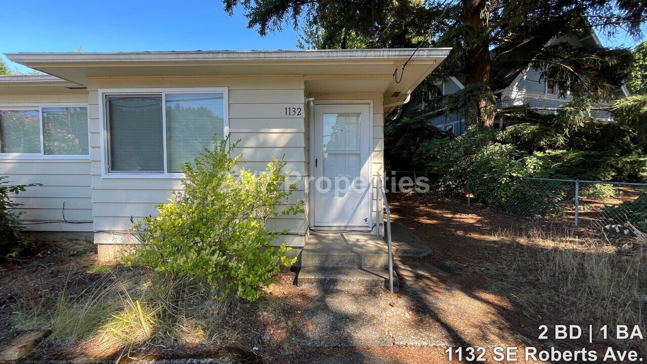1130 SE Roberts Ave in Gresham, OR - Building Photo