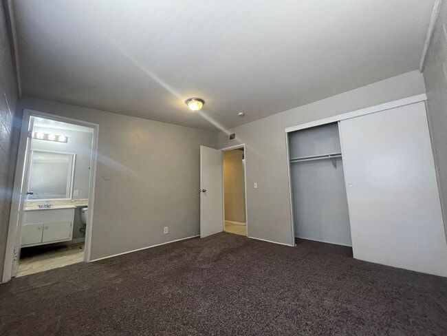 1844 Golden Arrow Dr in Las Vegas, NV - Building Photo - Building Photo