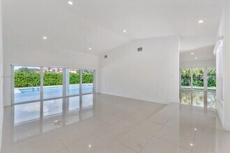 9203 SW 136th Terrace in Miami, FL - Building Photo - Building Photo
