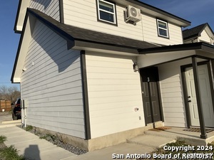 2415 Mountain Laurel Ln in San Antonio, TX - Building Photo