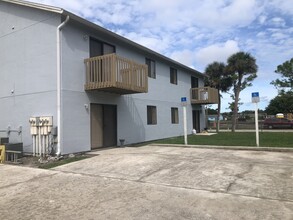 1111 Tree Ridge Ln NE in Palm Bay, FL - Building Photo - Building Photo
