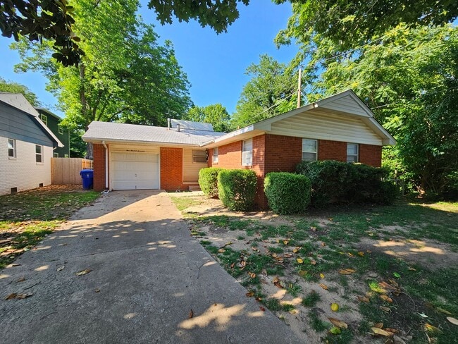 property at 917 W Symmes St