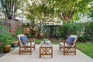 2423 Beall St in Houston, TX - Building Photo