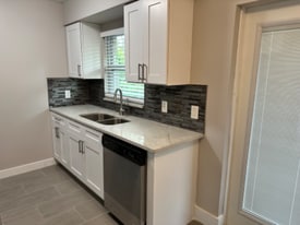 5036 W Washington St