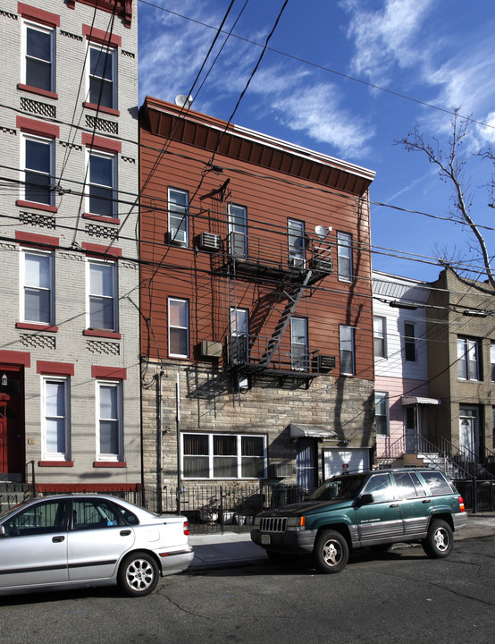 40 Beacon Ave in Jersey City, NJ - Building Photo