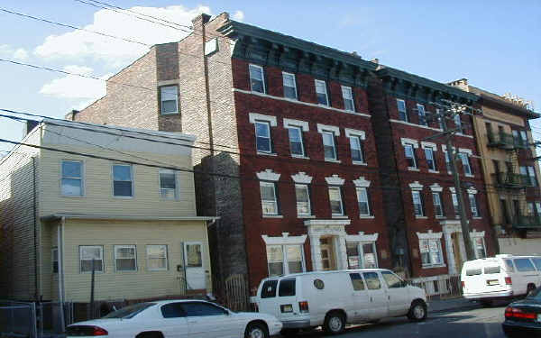 155 Duncan Ave in Jersey City, NJ - Foto de edificio - Building Photo