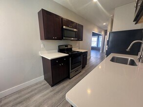 1960 W 65th St in Cleveland, OH - Building Photo - Building Photo