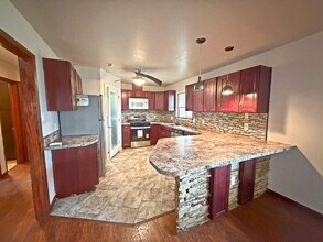 817 Zachry Dr in San Antonio, TX - Foto de edificio - Building Photo