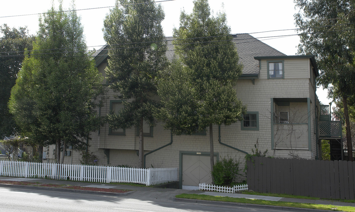 1533 Lafayette St in Alameda, CA - Building Photo