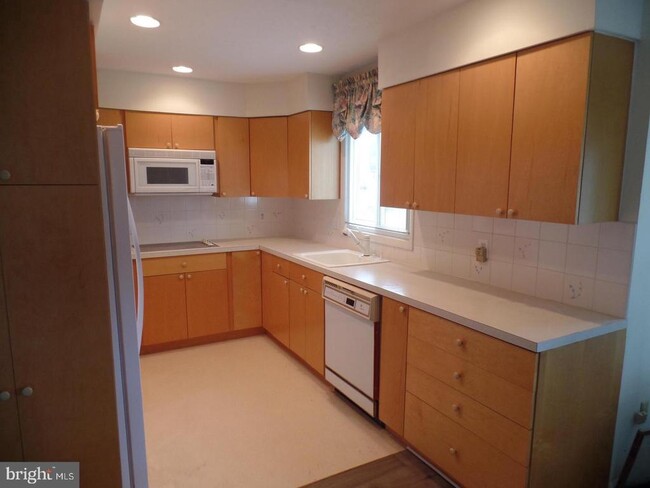7410 Tillman Dr in Falls Church, VA - Building Photo - Building Photo