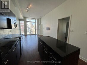 126 Simcoe St in Toronto, ON - Building Photo - Building Photo