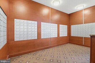 3709 S George Mason Dr, Unit T3E in Baileys Crossroads, VA - Building Photo - Building Photo