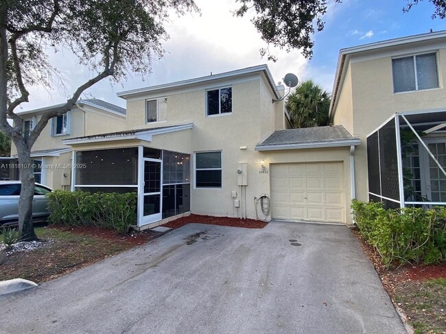 10931 Jewel Box Ln in Tamarac, FL - Building Photo - Building Photo