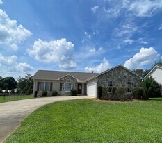 1444 Farmington Hills Dr in Conover, NC - Building Photo
