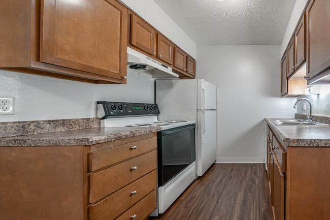 Glenbrook Apartments in Peoria, IL - Building Photo - Interior Photo