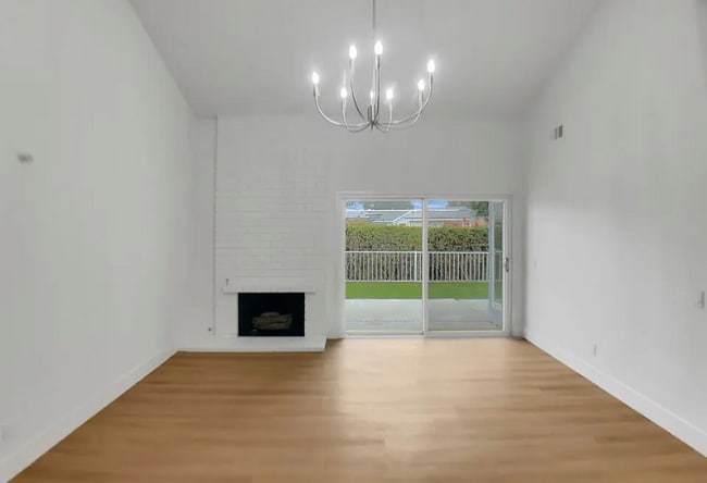 953 S Ridgecrest Cir in Anaheim, CA - Building Photo - Building Photo
