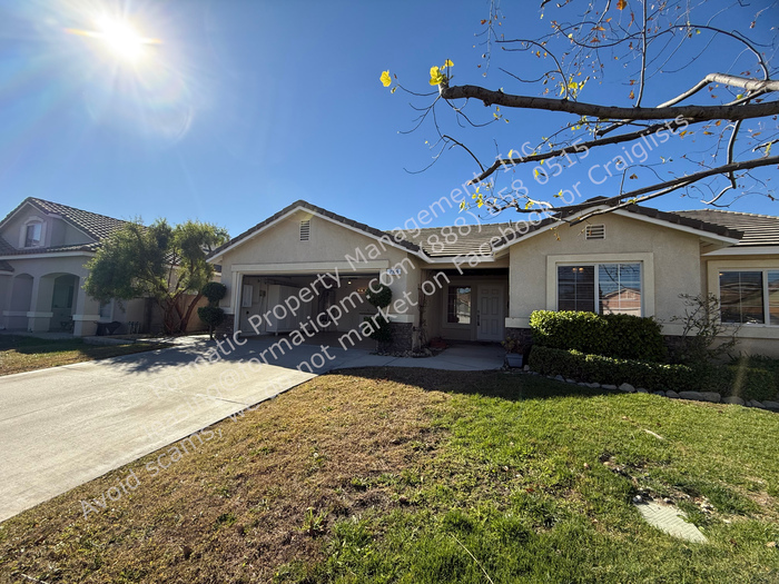 7106 Niagara Dr in Fontana, CA - Foto de edificio