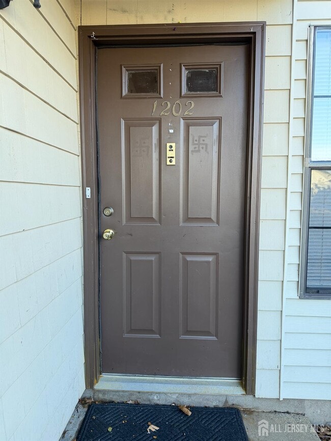 1202 Woodbridge Commons Way in Iselin, NJ - Building Photo - Building Photo