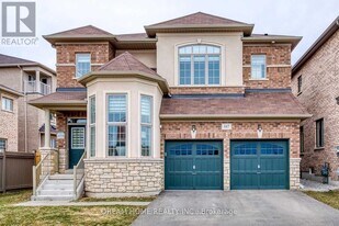 447 Grindstone Trl in Oakville, ON - Building Photo
