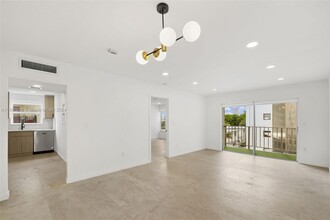 1245 West Ave, Unit 404 in Miami Beach, FL - Building Photo - Building Photo