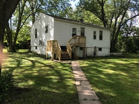 1724 W Beach Rd in Waukegan, IL - Building Photo