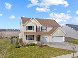 1812 Empress Dr in Elgin, IL - Building Photo