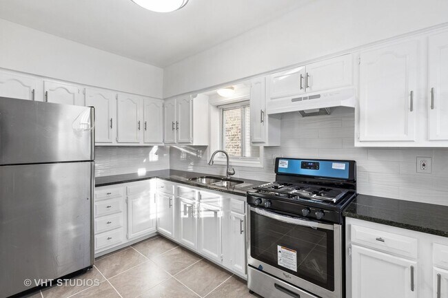8030 S Justine St in Chicago, IL - Building Photo - Building Photo