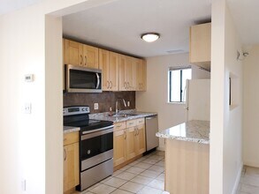 36 Village Hill Ln in Natick, MA - Building Photo - Building Photo