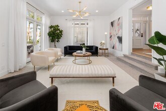 130 Reef Mall in Marina Del Rey, CA - Building Photo - Building Photo