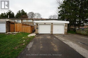 8 Ralgreen Crescent in Kitchener, ON - Building Photo