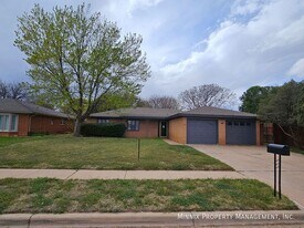 6906 Elmwood Ave in Lubbock, TX - Building Photo