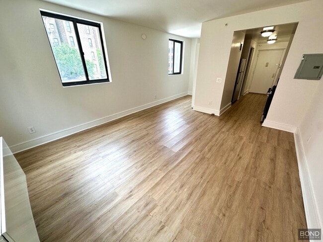property at 323 W 96th St