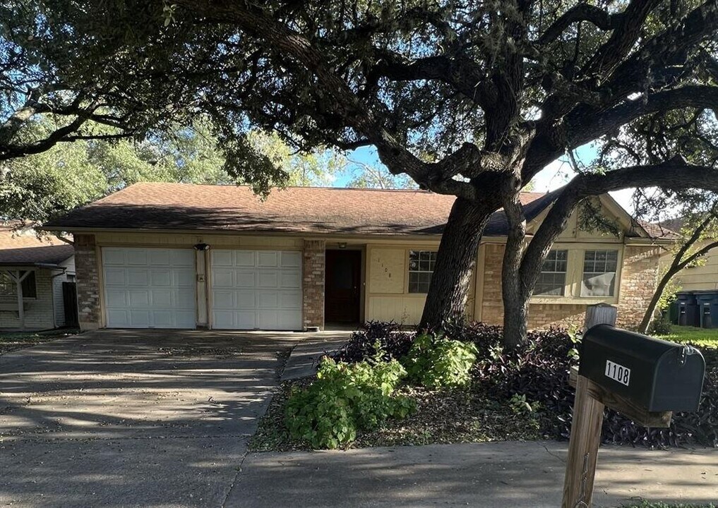 1108 Echo Ln in Austin, TX - Building Photo